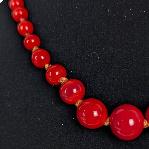 V. Knotted Red Glass Choker Necklace - Picture 4 of 6